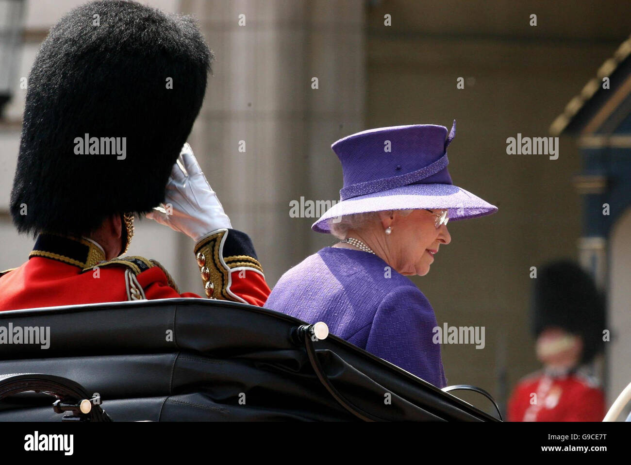 Queen elizabeth ii duke edinburgh return buckingham palace hires stock(02)