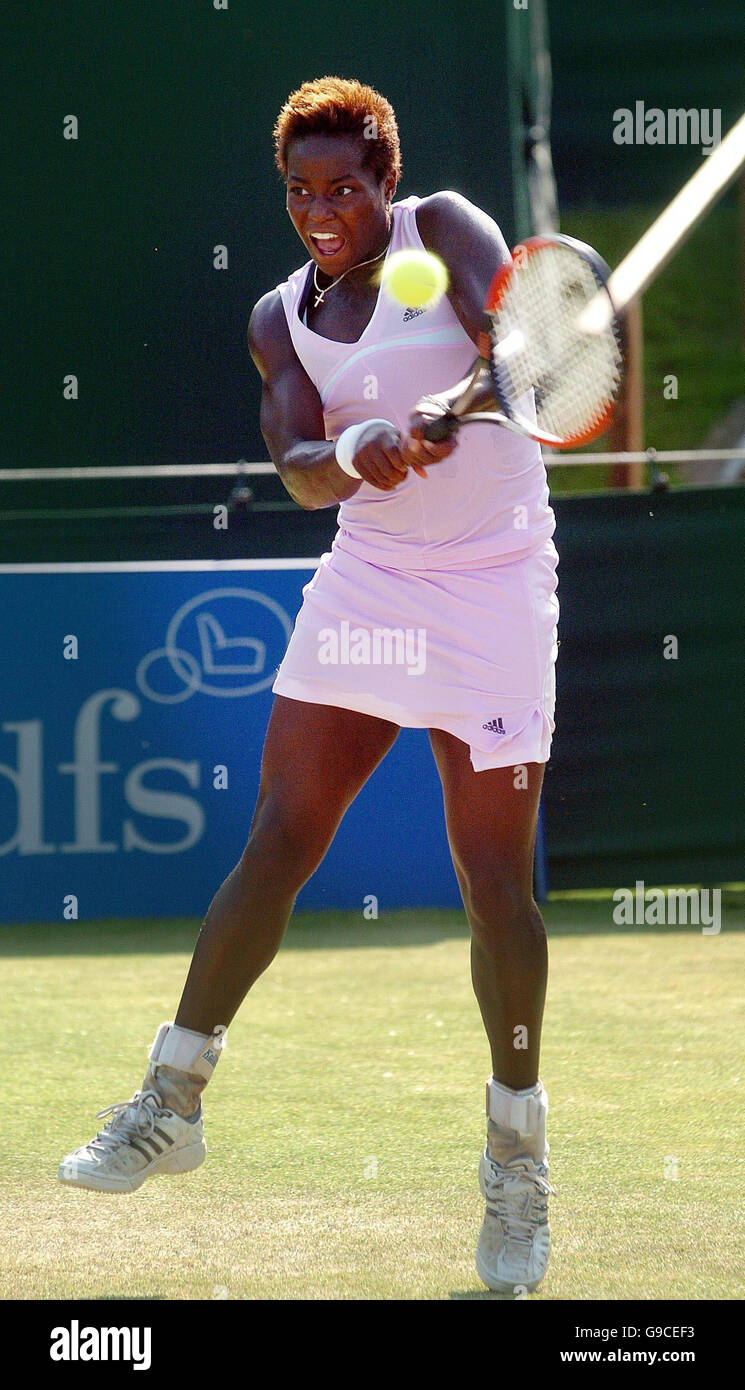 USA's Jamea Jackson on her way to a 6-4,6-4 victory over Russia's Maria Sharapova during the DFS Classic at Edgbaston Priory Club, Birmingham. Stock Photo