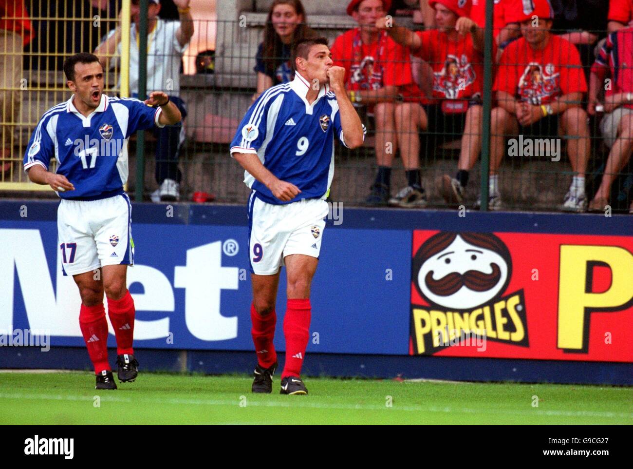 Soccer - Euro 2000 - Group C - Norway v Yugoslavia. Yugoslavia's Ljubinko Drulovic (L) congratulates Savo Milosevic on scoring the first goal of today's game Stock Photo