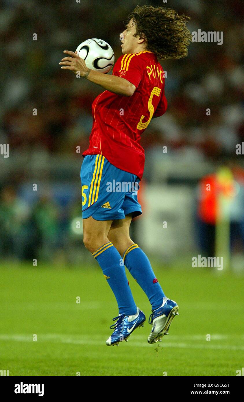 Soccer - 2006 FIFA World Cup Germany - Group H - Spain v Tunisia - Gottlieb-Daimler-Stadion Stock Photo
