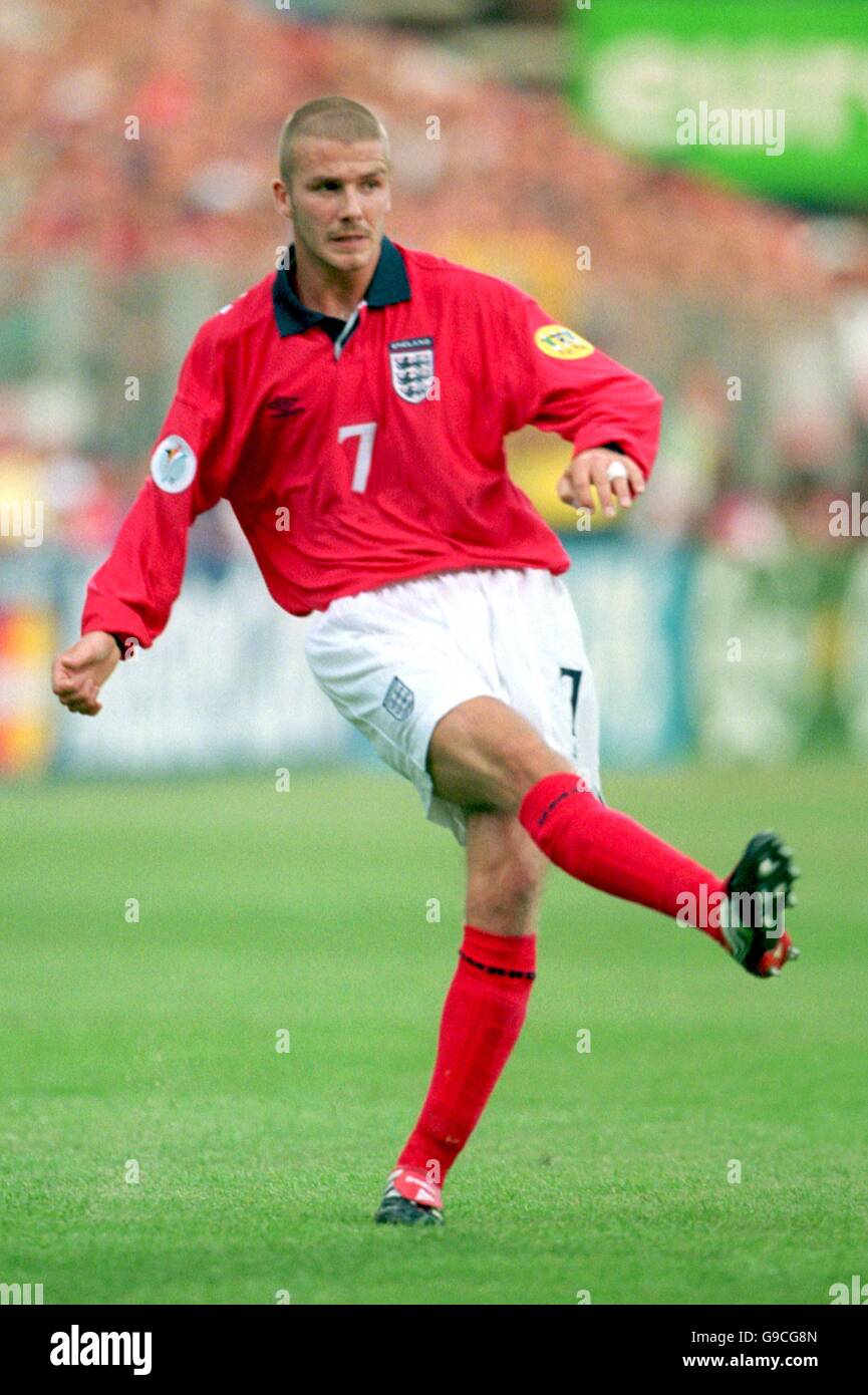 Soccer - Euro 2000 - Group A - England v Germany. England's David