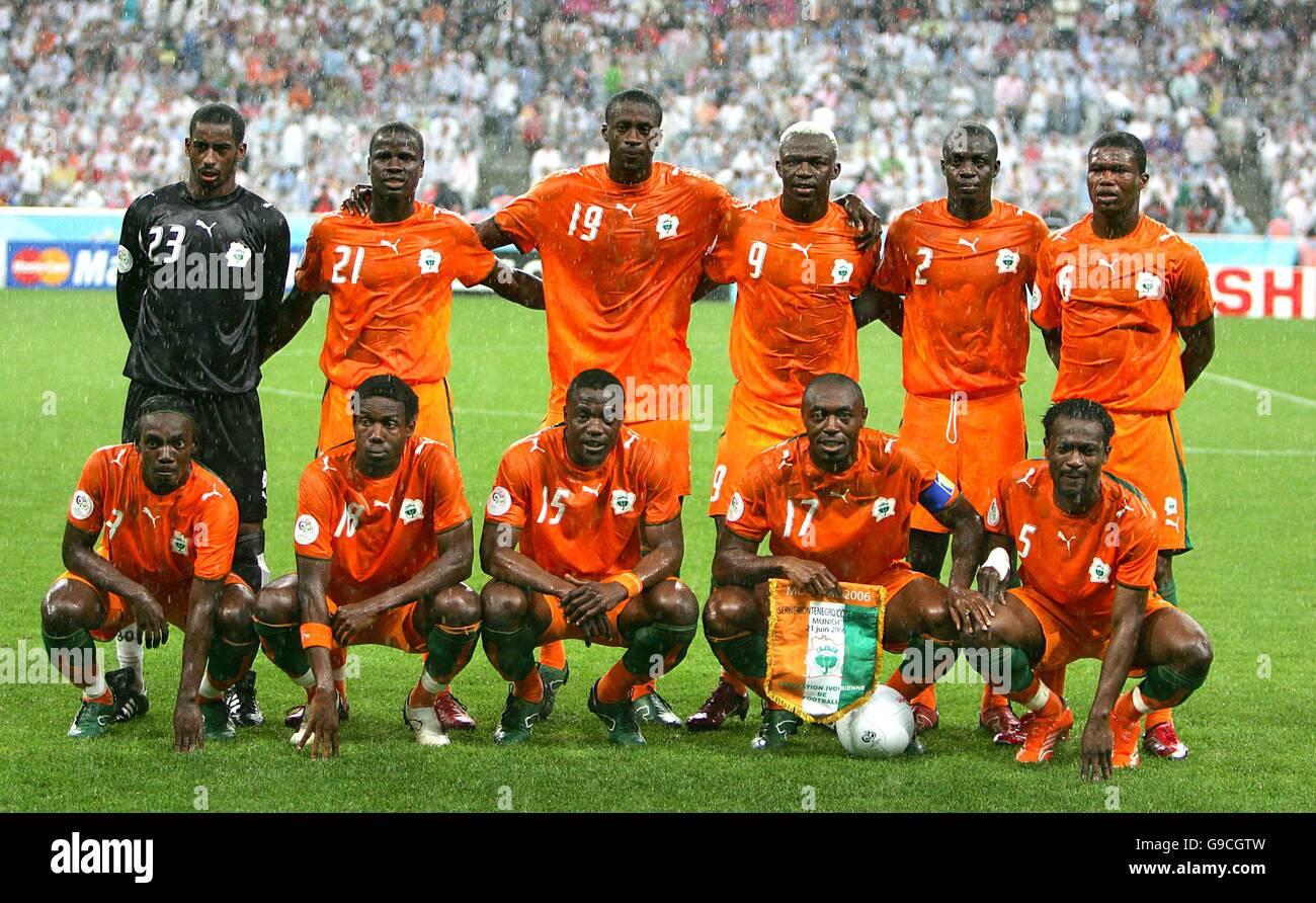 Team ivory coast line up hi-res stock photography and images - Alamy