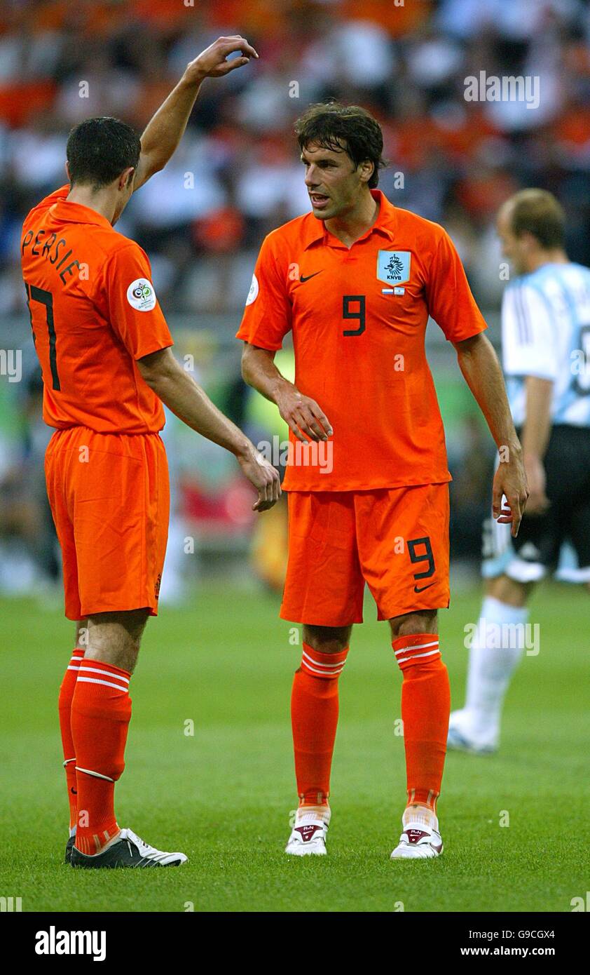 Soccer - 2006 FIFA World Cup Germany - Group C - Holland v Argentina - Commerzbank Arena. Holland's Ruud van Nistelrooy and Robin Van Persie Stock Photo