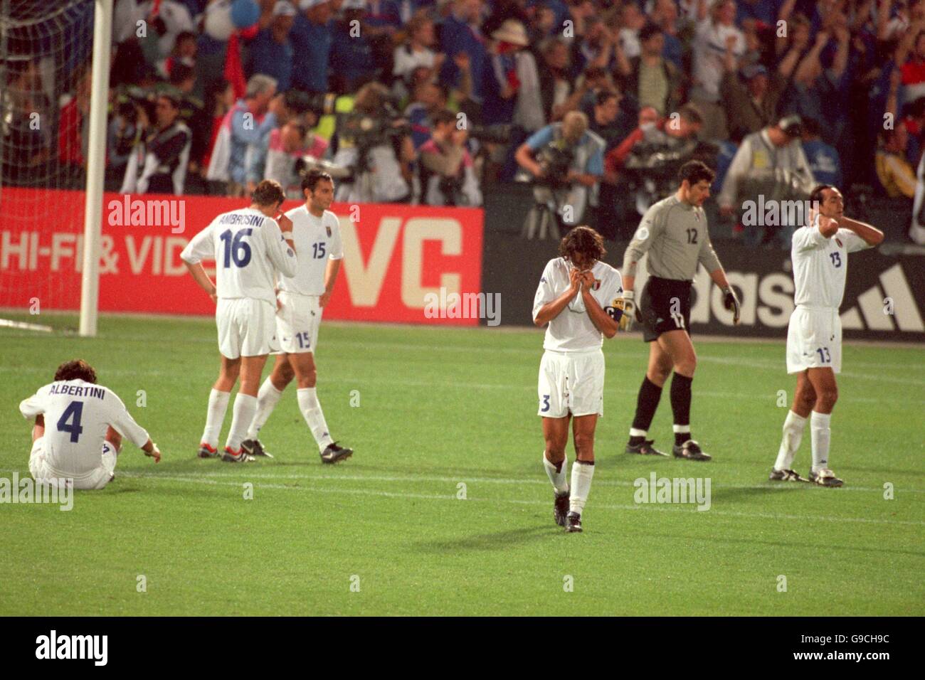 Soccer Euro 2000 Final France V Italy The Italy Team Stand soccer-euro-2000-final-france-v-italy-the-italy-team-stand