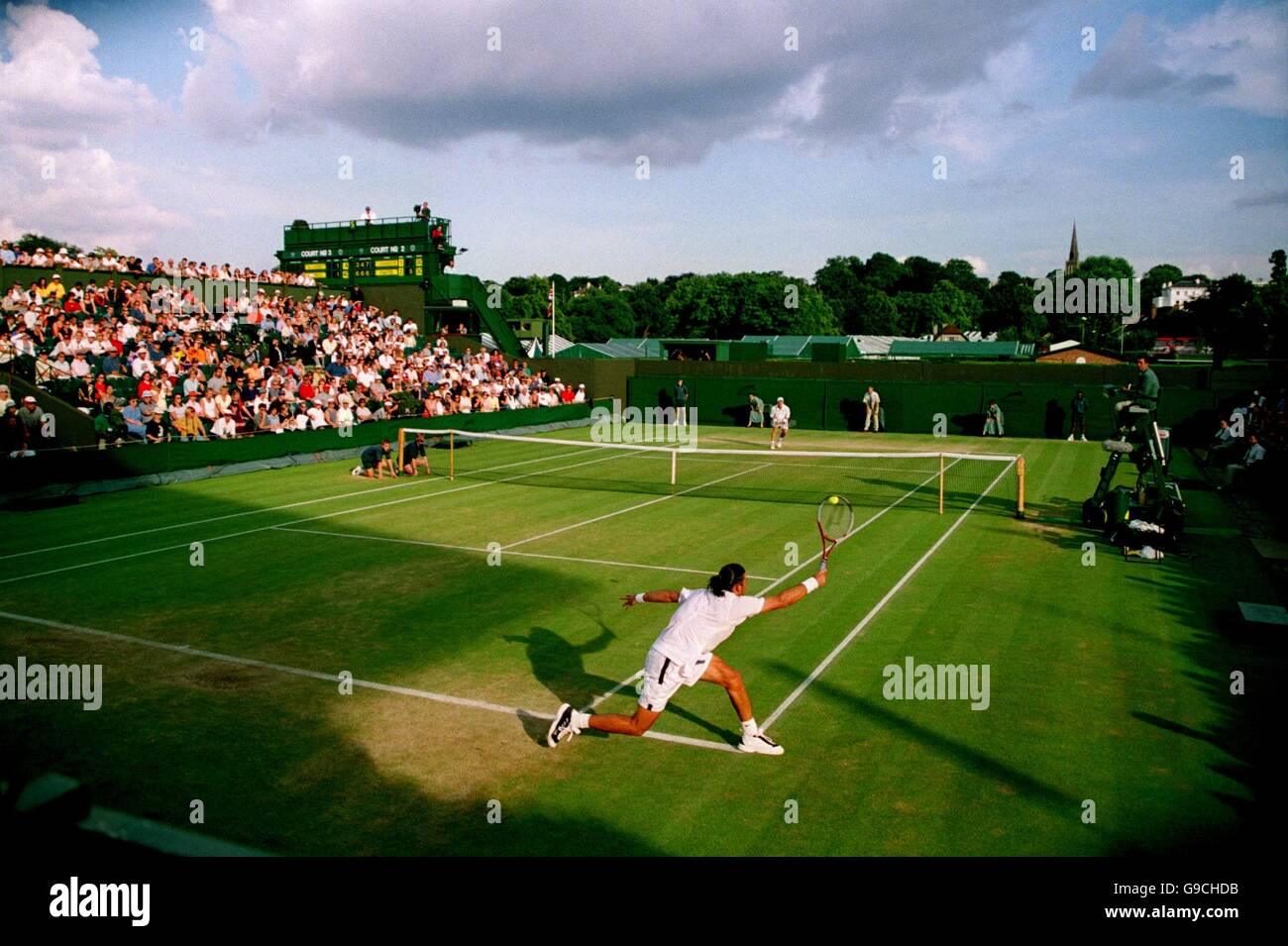 Tennis - Wimbledon Championships - Fourth Round. Pat Rafter uses the full width of the court on his way to beating Thomas Johansson Stock Photo