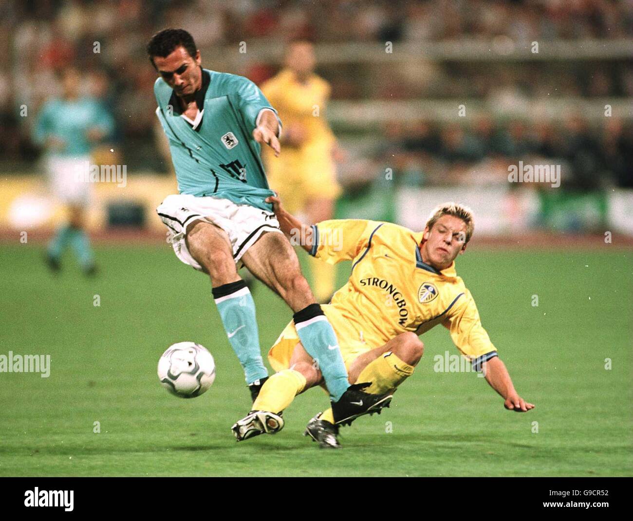 Soccer - UEFA Champions League - Third Qualifying Round Second Leg - TSV Munich 1860 v Leeds United. Leeds United's Alan Smith (r) has his shirt pulled by TSV Munich 1860's Martin Stranzl (l) Stock Photo