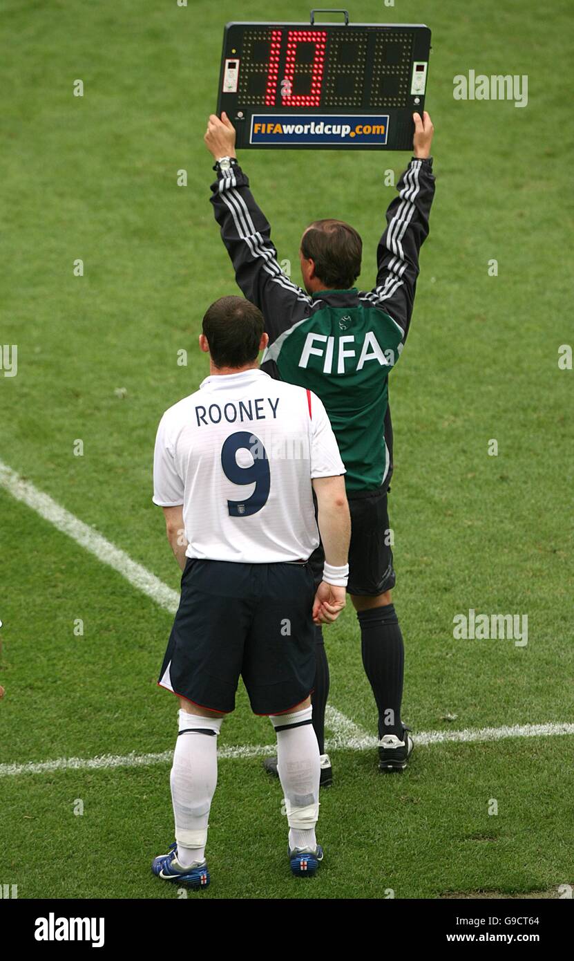 England's Wayne Rooney, is brought on for Michael Owen Stock Photo