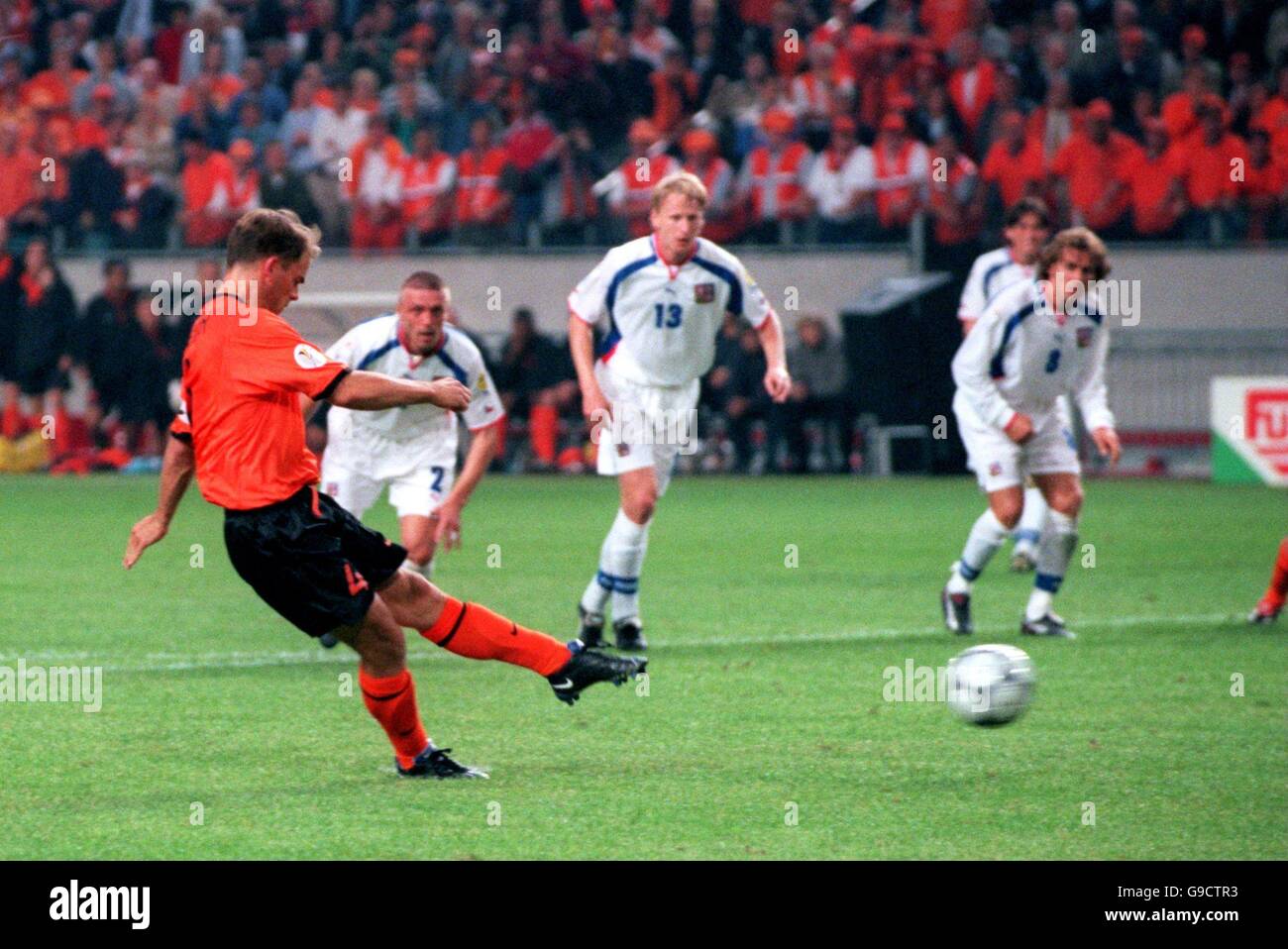Soccer - Euro 2000 - Group D - Holland v Czech Republic. Holland's Frank De Boer scores the winning goal in the 89th minute from the penalty spot Stock Photo
