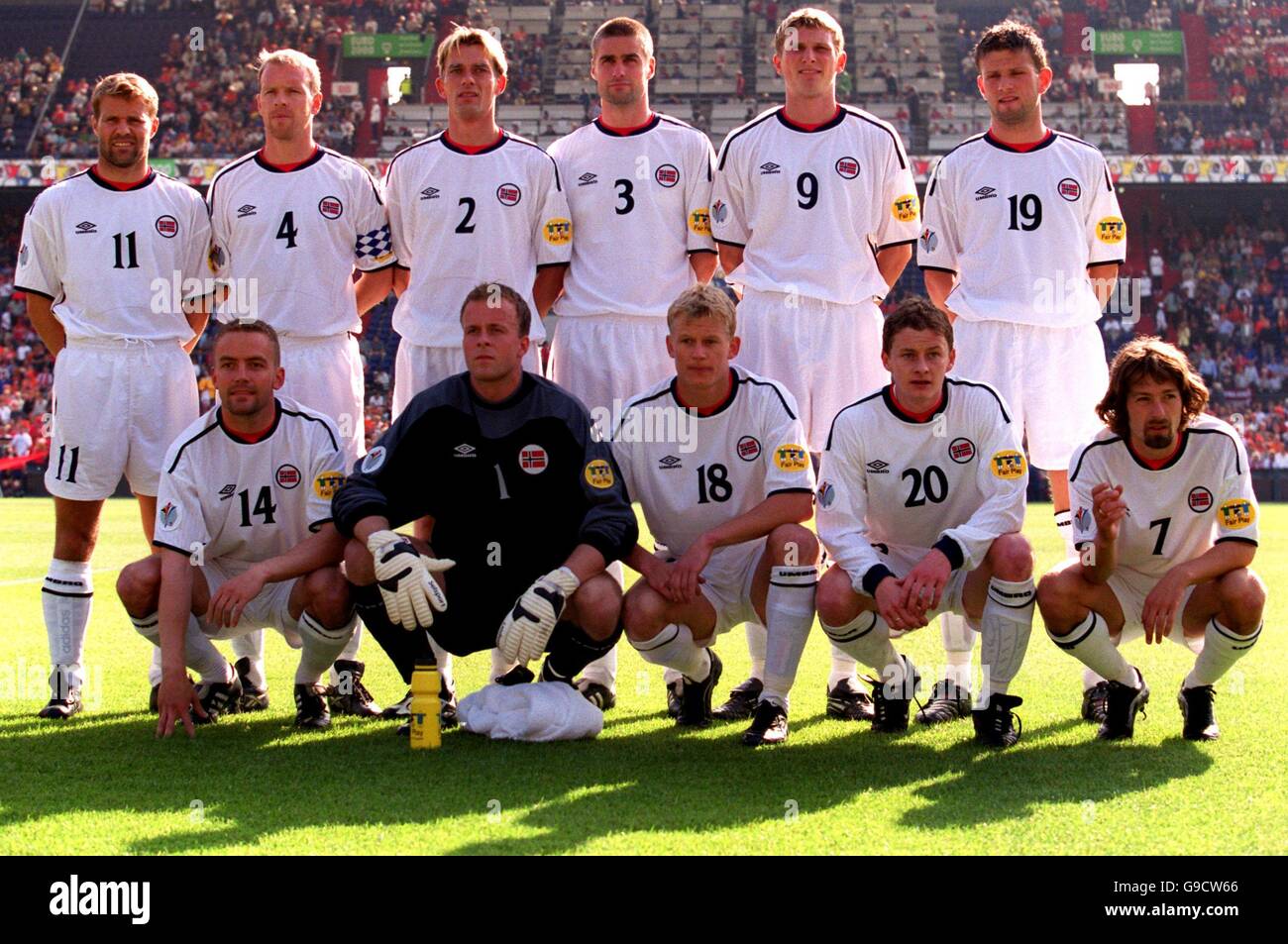 [Imagen: soccer-euro-2000-group-c-spain-v-norway-G9CW66.jpg]