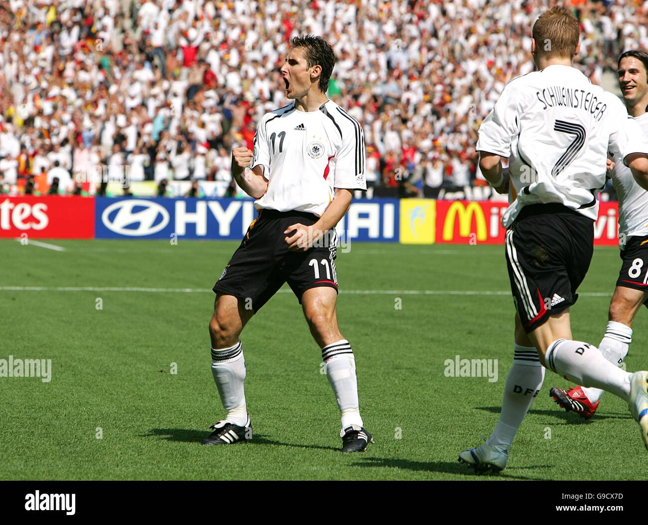 Soccer 2006 FIFA World Cup Germany Group A Ecuador v Germany