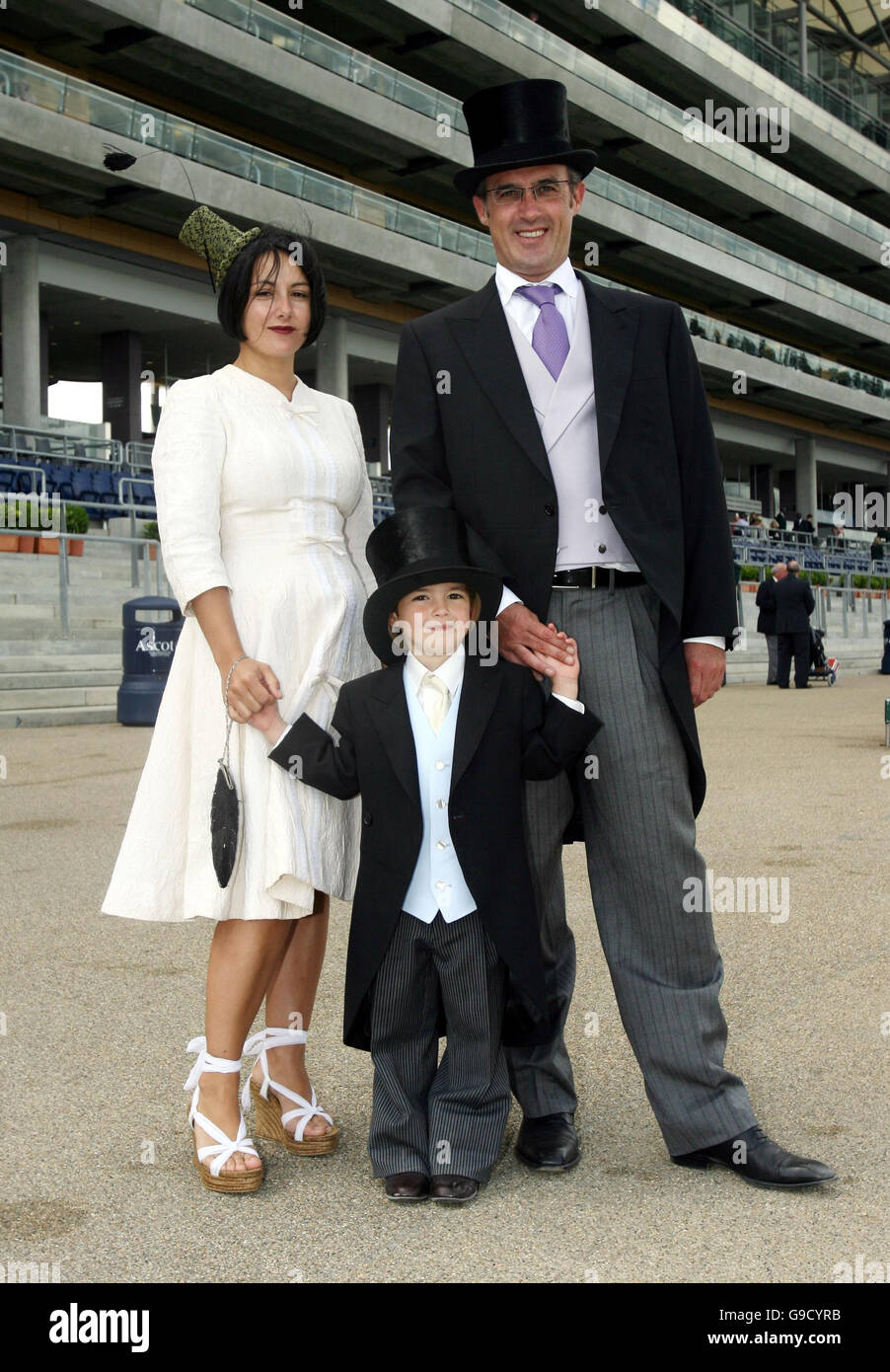 Family arrive royal ascot hi-res stock photography and images - Alamy