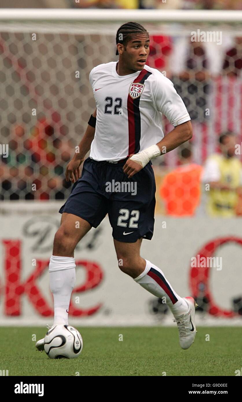 Soccer - 2006 FIFA World Cup Germany - Group E - Ghana v USA - Franken-Stadion. Oguchi Onyewu, USA Stock Photo