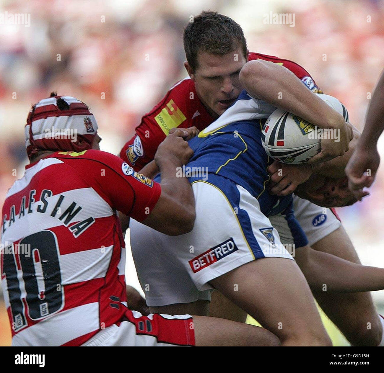 Wigan's Stuart Fielden gets stuck in to a tackle against Warrington during the Engage Super League match at the JJB Stadium, Wigan. Stock Photo