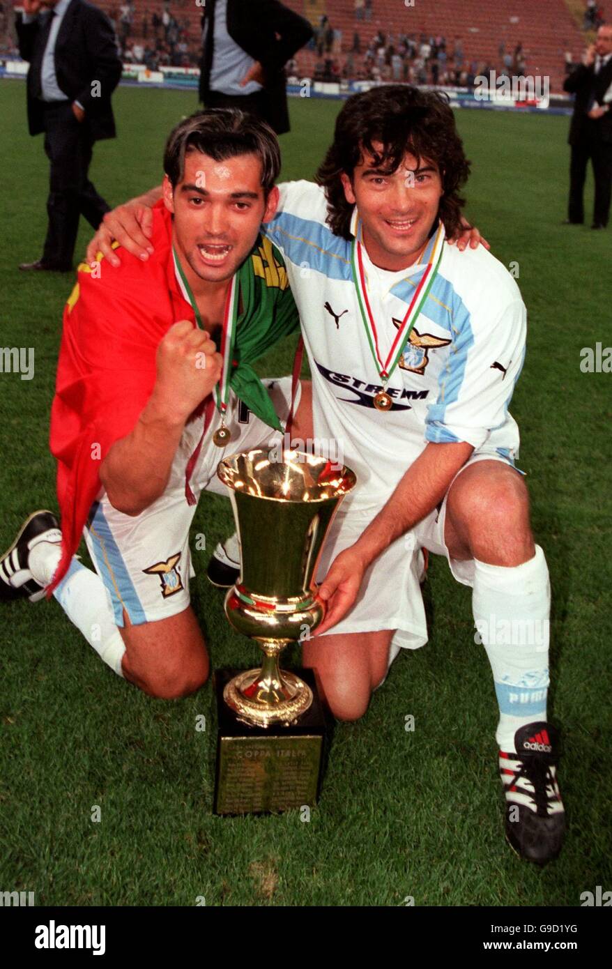 Lazio's Portuguese internationals Sergio Conceicao (l) and