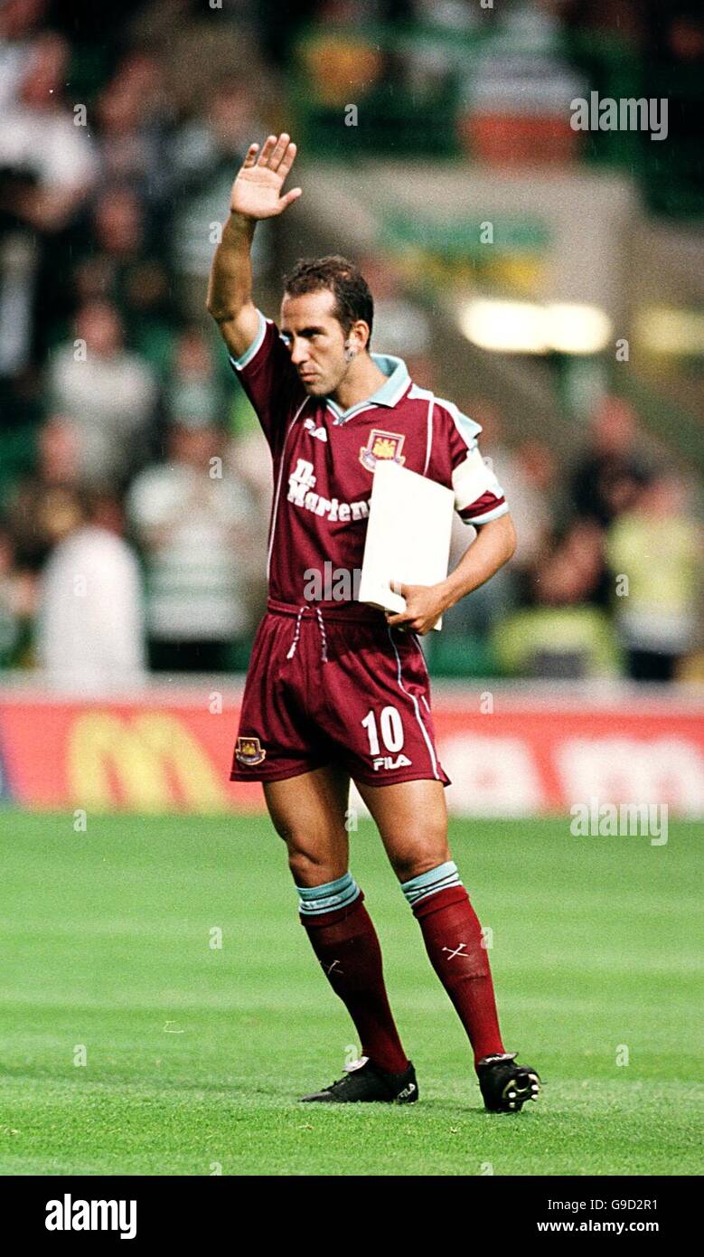 West Ham's Paolo Di Canio returns to his old club and is welcomed by the fans Stock Photo