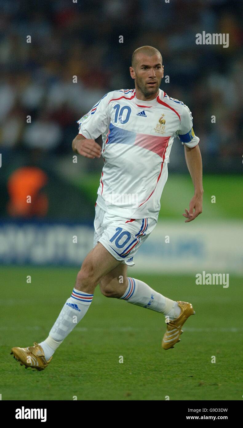 Soccer - 2006 FIFA World Cup Germany - Second Round - Spain v France - AWD Arena. Zinedine Zidane, France Stock Photo