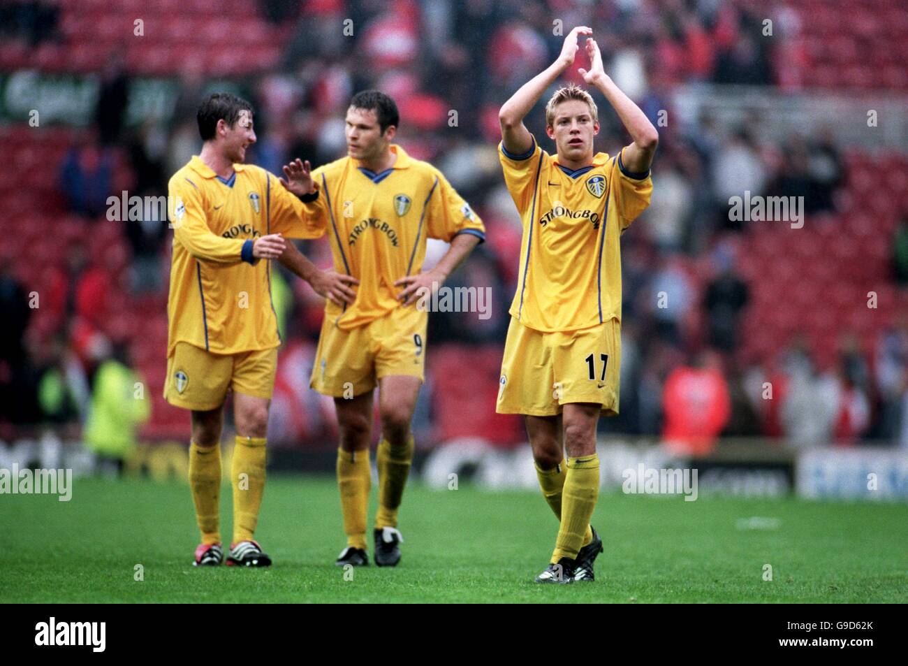 Leeds United's goalscorer Alan Smith appludes the Leed's fans while