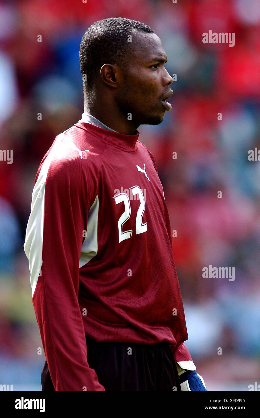 Ghana goalkeeper richard kingston hires stock photography and images Alamy