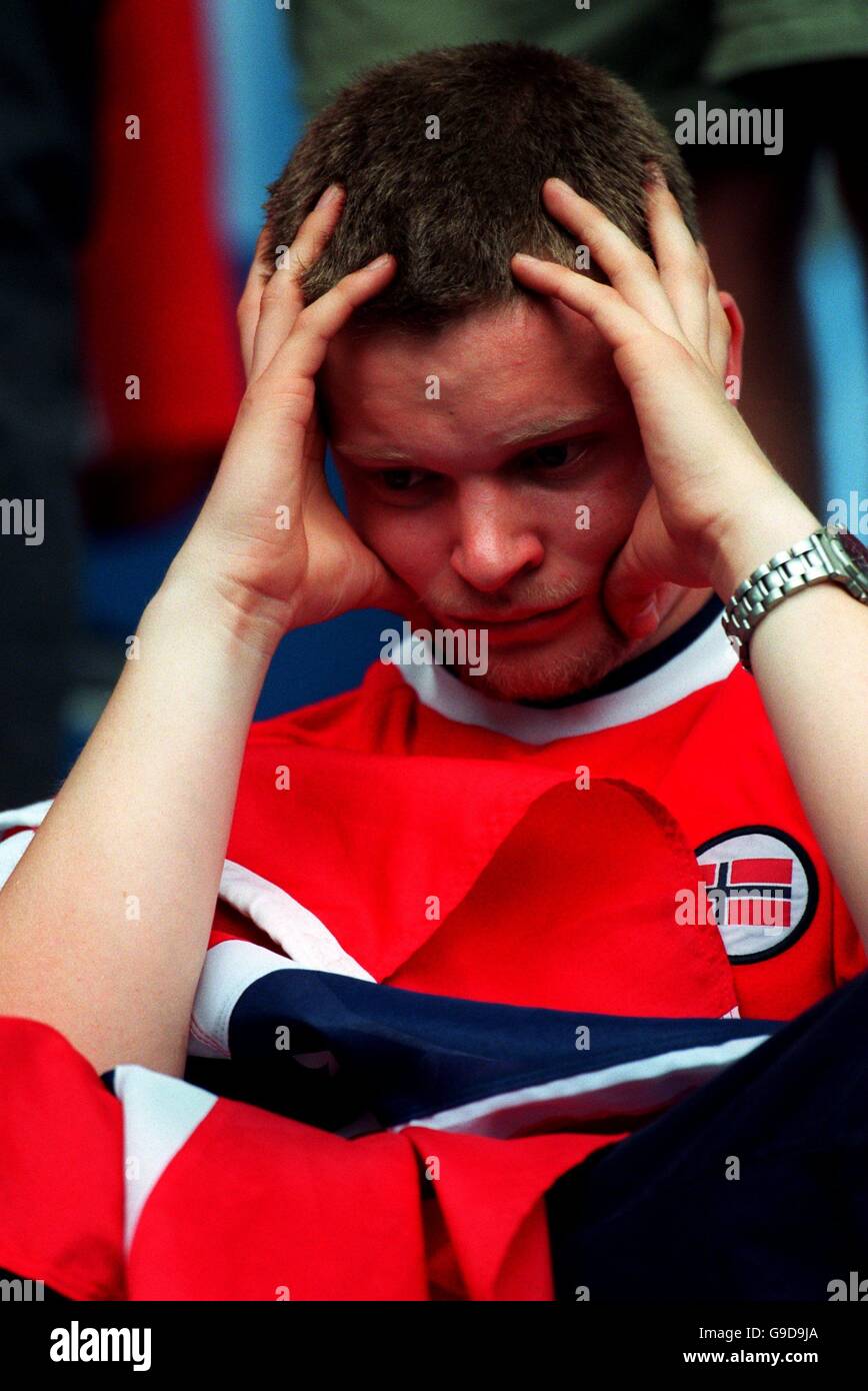 A Norway fan hears that Spain defeated Yugoslavia 4-3 and knocked Norway out of Euro 2000 Stock Photo