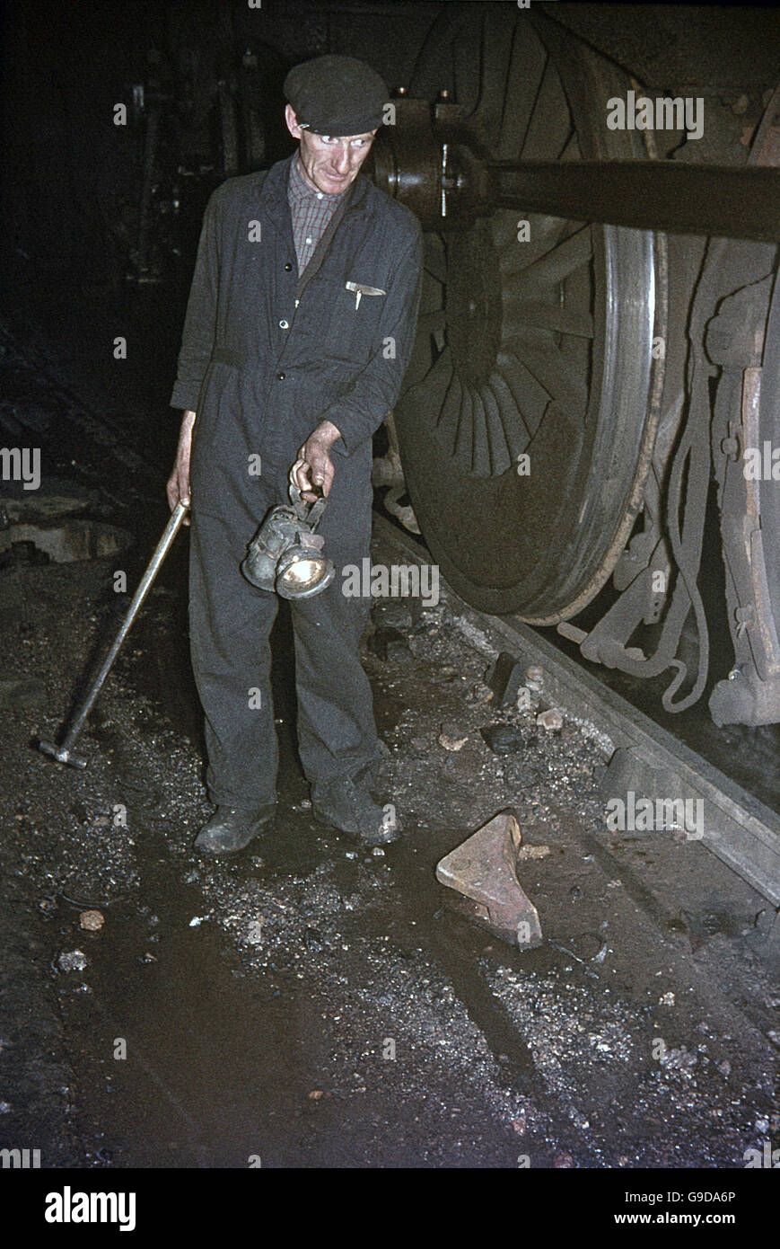 Steam railway worker hammer hires stock photography and images Alamy