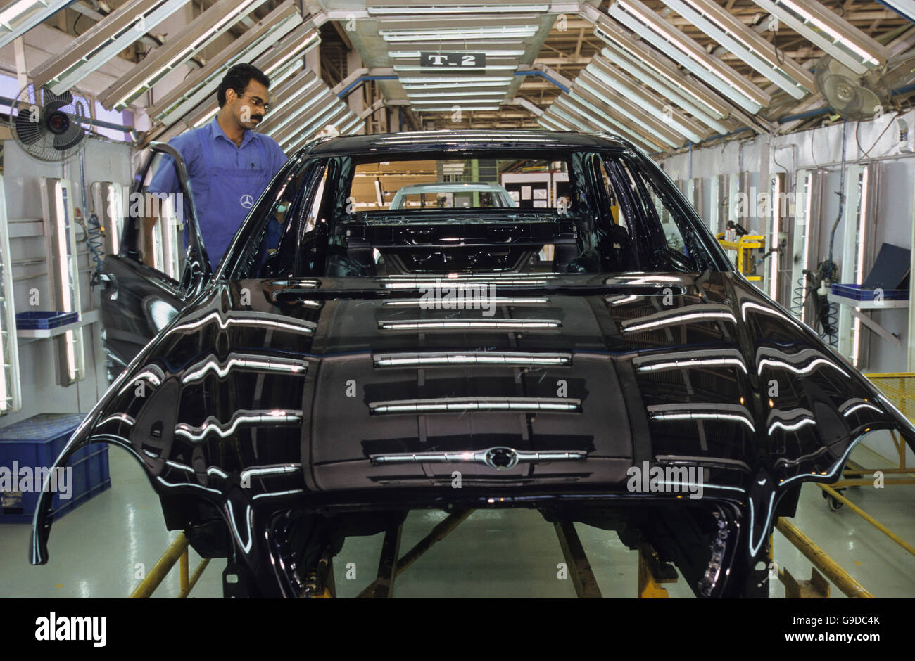 INDIA Maharashtra Pune, Daimler Chrysler Factory, assembly line for luxury cars Merceds Benz E and C class Stock Photo