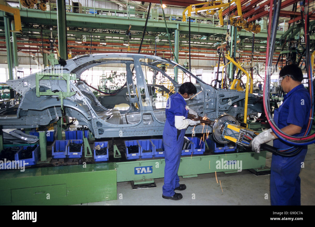 INDIA Maharashtra Pune, Daimler Chrysler Factory, assembly line for