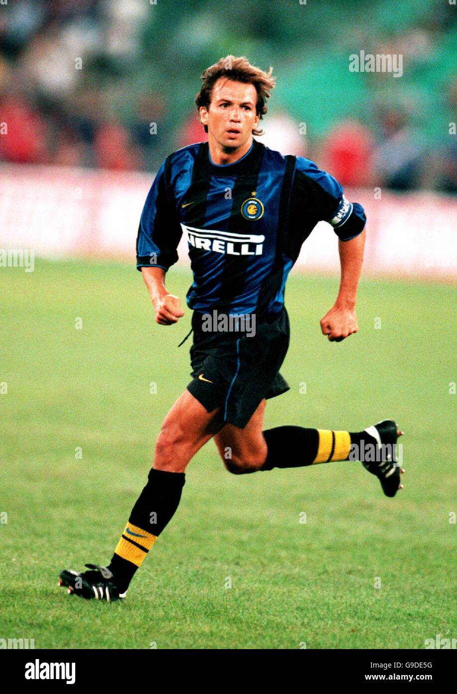 Italian soccer birra moretti trophy inter milan v juventus hires stock