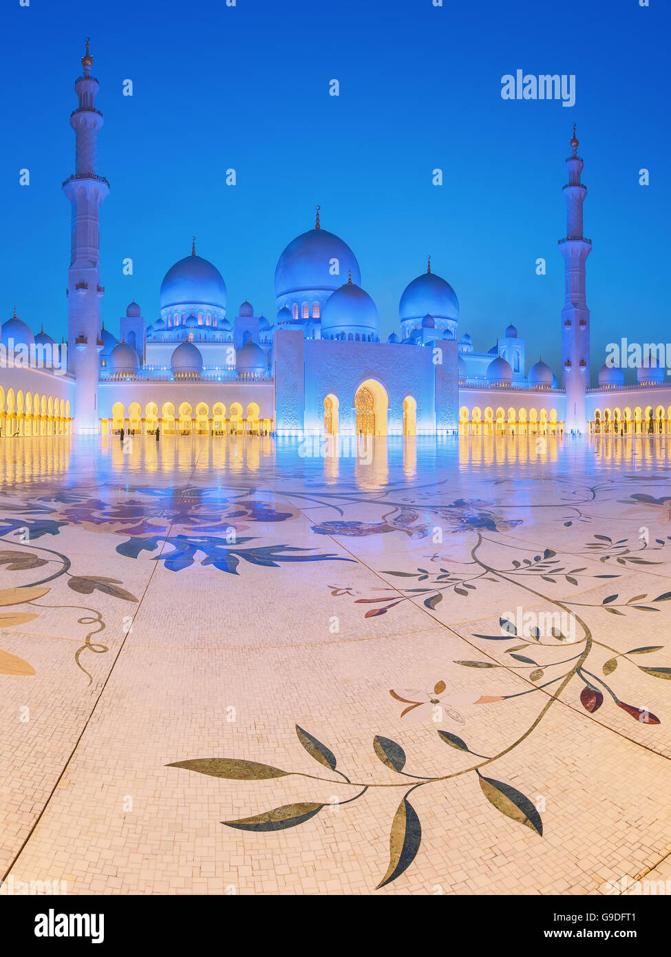 Sheikh Zayed Grand Mosque at dusk, Abu-Dhabi, UAE Stock Photo