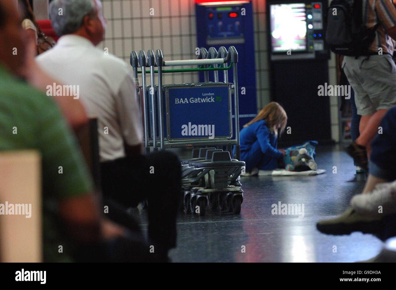 Passengers waiting at airport hi-res stock photography and images - Alamy