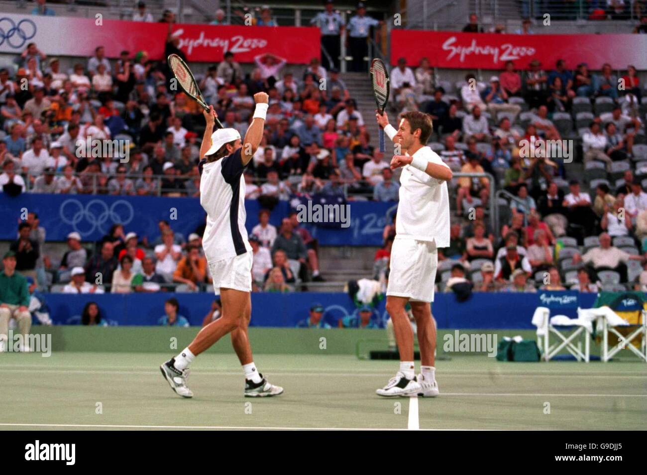 Sydney 2000 Olympic Games - Tennis - Men's Doubles - Final. Canada's  Sebastien Lareau (l) and Daniel Nestor (r) celebrate victory Stock Photo -  Alamy