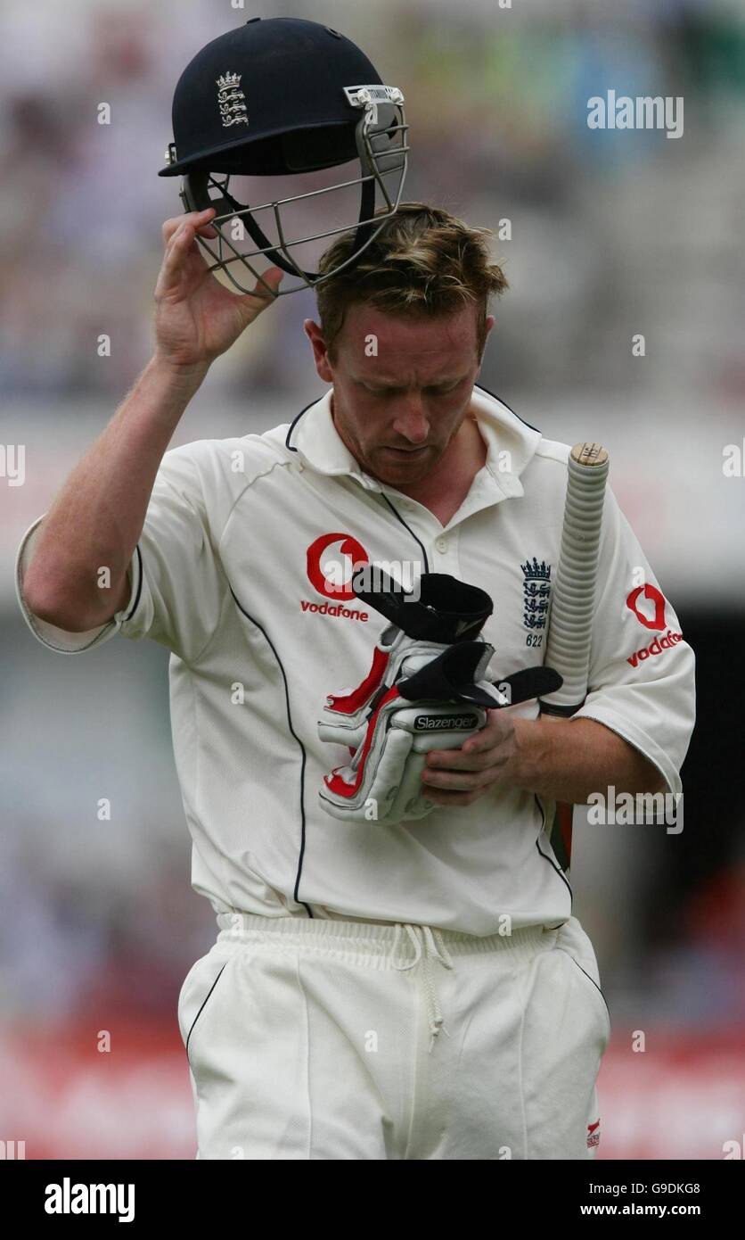 England's Paul Collingwood shows his dejection after he was caught out for 31 during the first day of the Third npower Test match against Pakistan at Headingley, Leeds. Stock Photo