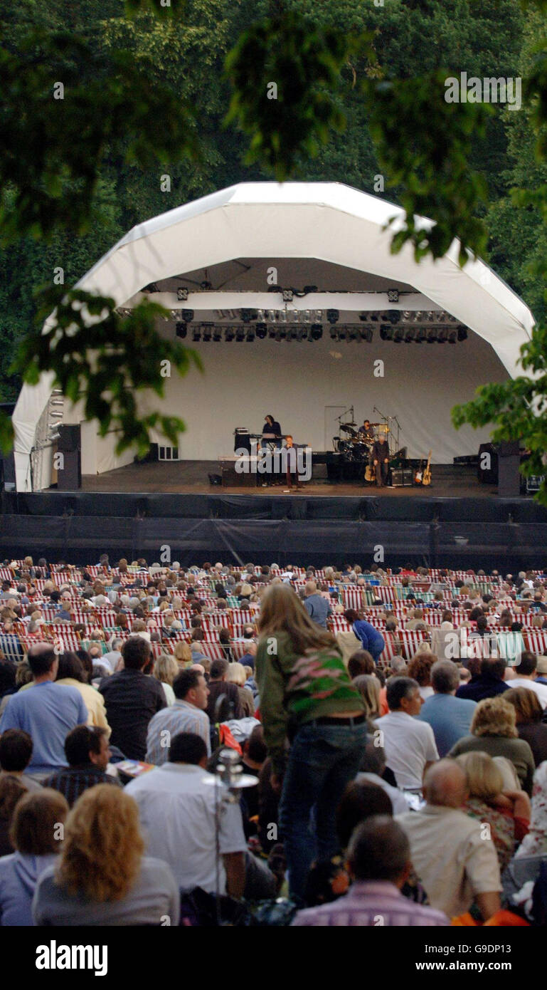 Art Garfunkel in concert Stock Photo - Alamy