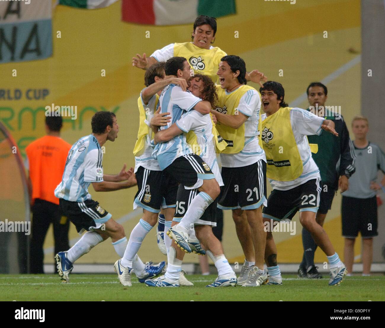 Soccer - 2006 FIFA World Cup Germany - Second Round - Argentina v Mexico - Zentralstadion. Argentina players celebrate a goal by Maxi Rodriguez (c) Stock Photo