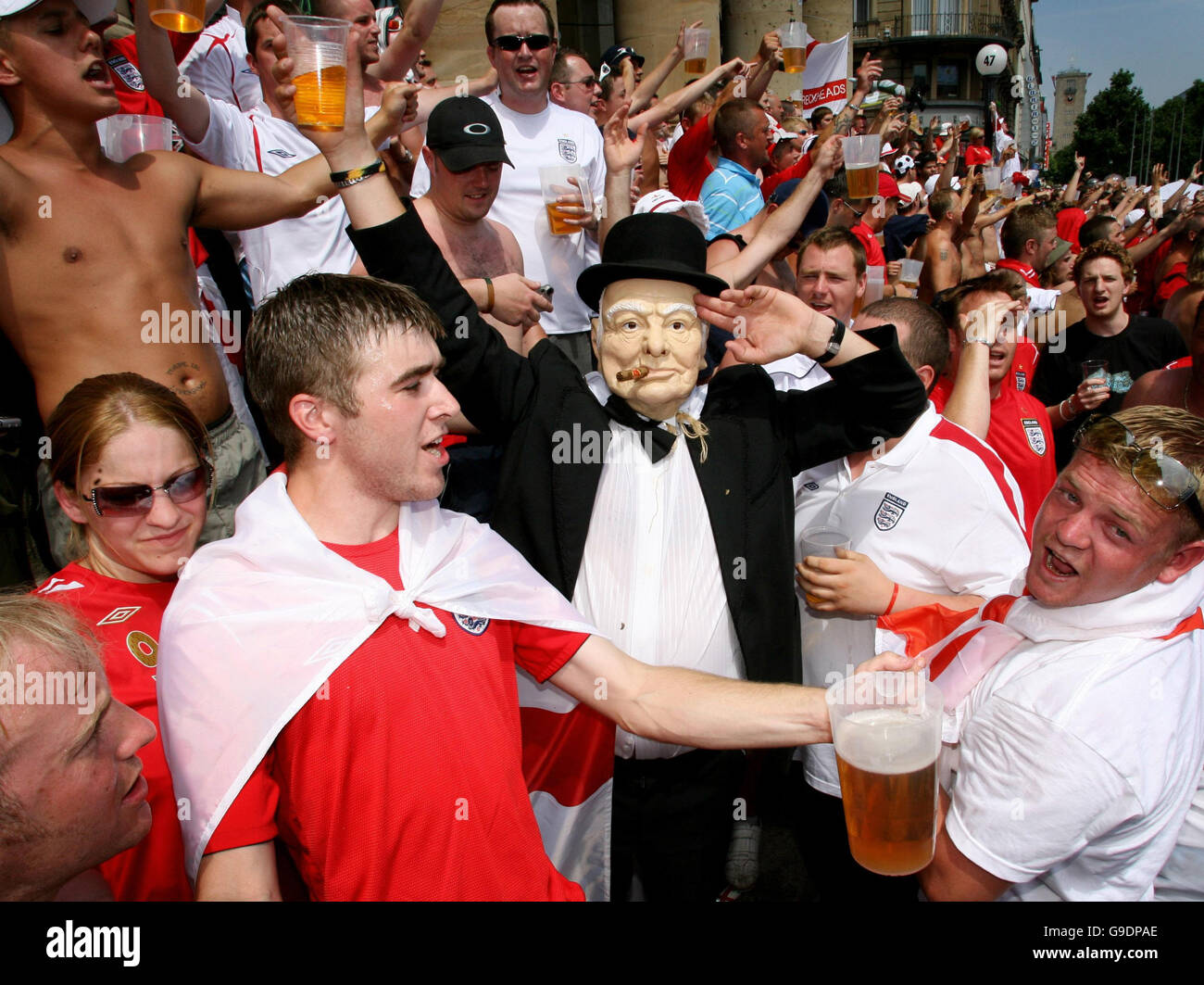 England fans in the schloss platz hi-res stock photography and images ...