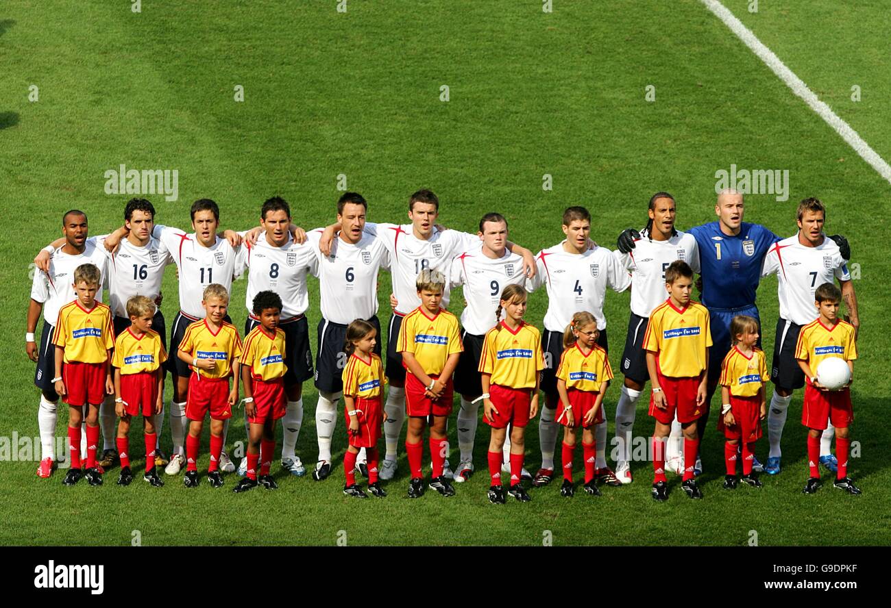 Soccer - 2006 FIFA World Cup Germany - Second Round - England v Ecuador - Gottlieb-Daimler-Stadion. The England team line up for the National anthem Stock Photo