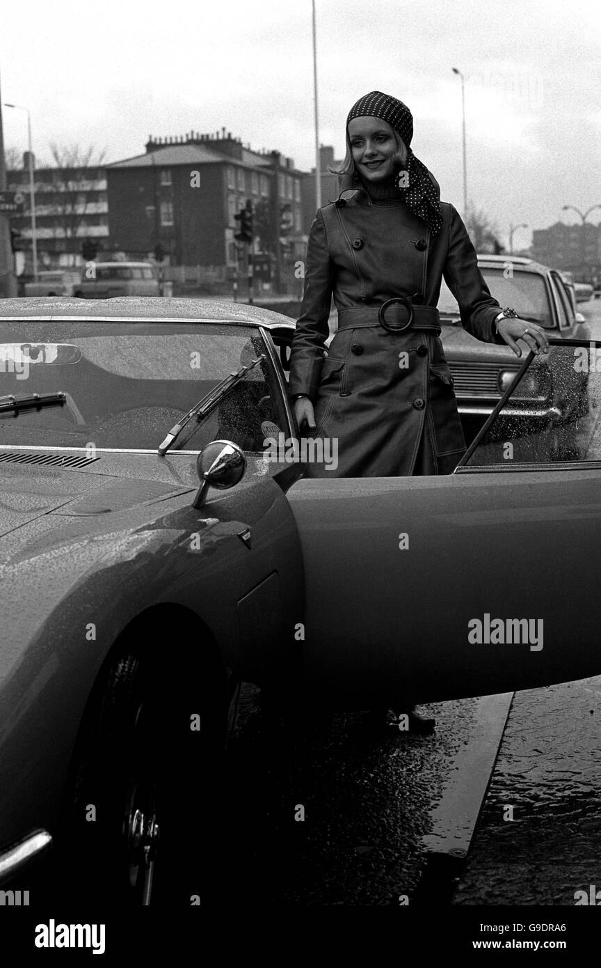 Twiggy (Lesley Hornby) taking delivery of a gold 150 mile per hour Toyota GT 2000. Twiggy is wearing a Maxi outfit inspired by the 1930's 'Bonnie and Clyde' move. Stock Photo