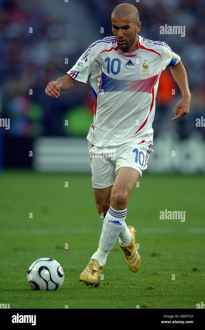 Soccer - 2006 FIFA World Cup Germany - Second Round - Spain v France - AWD Arena. Zinedine Zidane, France Stock Photo