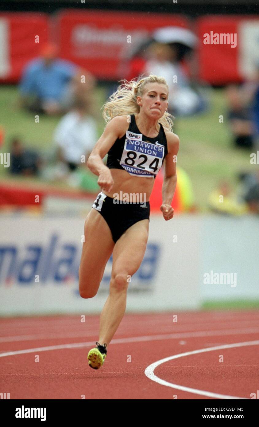 Sarah reilly in action in the womens 200m final hires stock