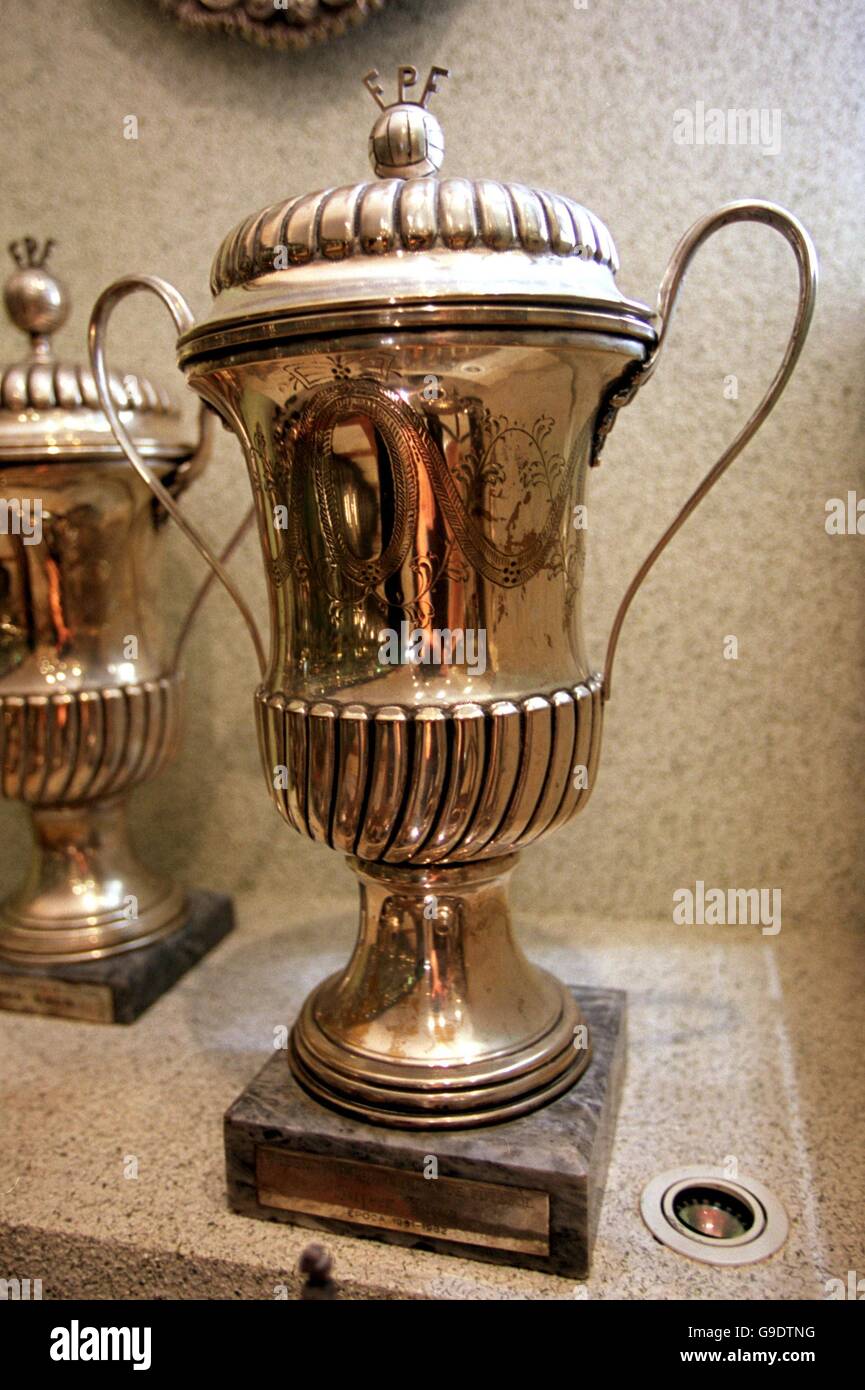 The portuguese league championship trophy for season 1981 82 hires