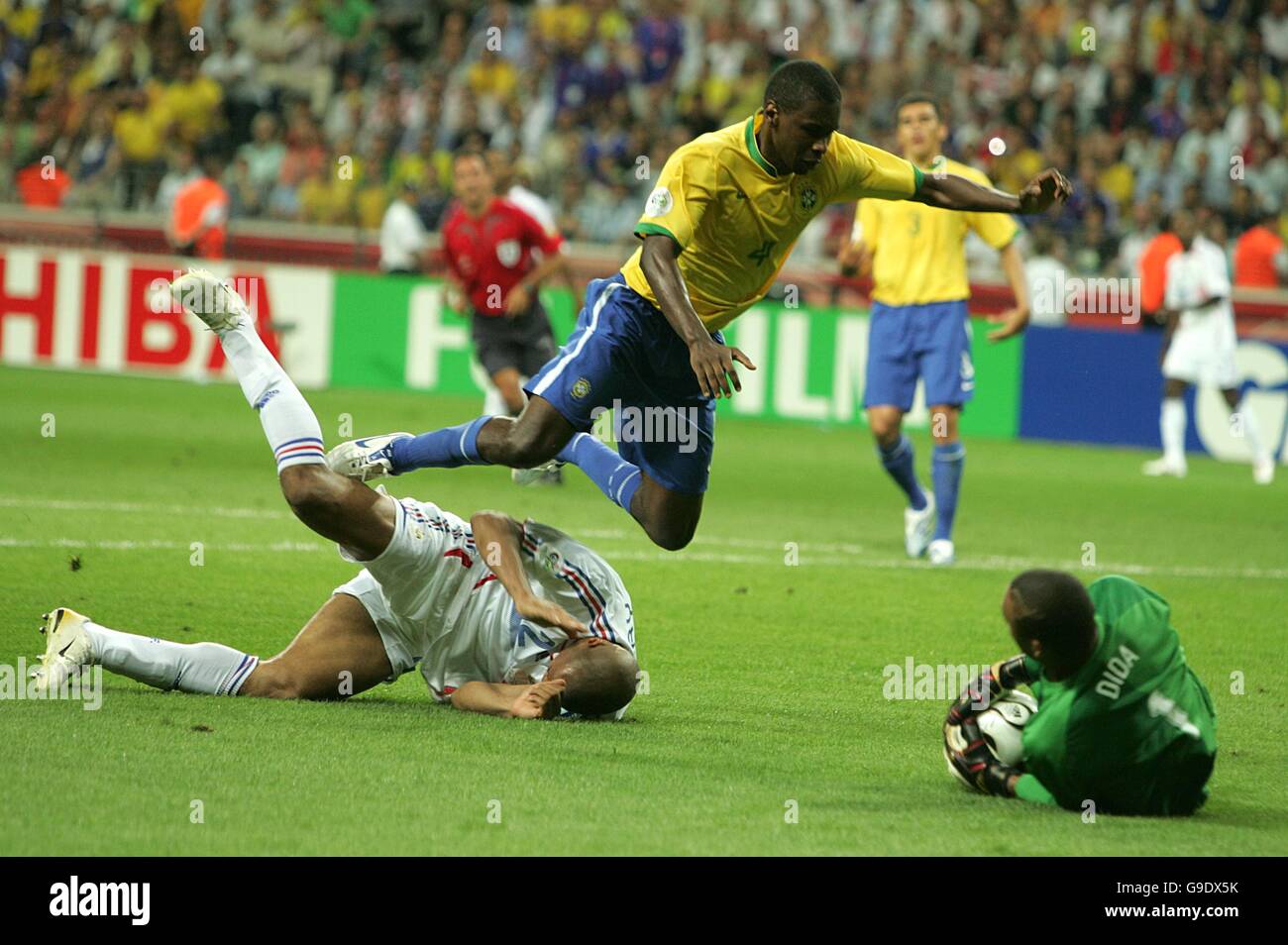France's Thierry Henry (L) is challenged by Brazil's Silveira Juan as goalkeeper Nelson Dida collects the ball Stock Photo