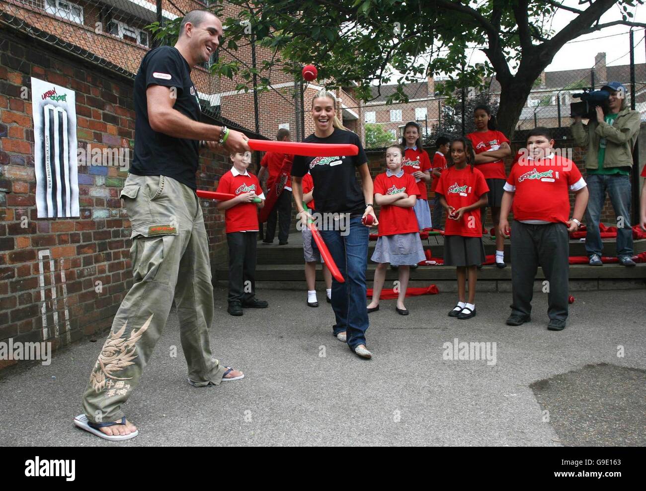 England cricketer Kevin Pietersen and Liberty X singer Jessica Taylor play cricket with children from Christchurch Bentinek Primary School in central London. Stock Photo