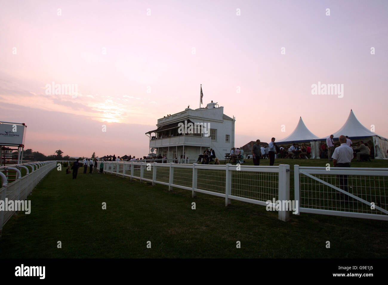Horse racing epsom live featuring status quo epsom downs racecourse hires stock photography and