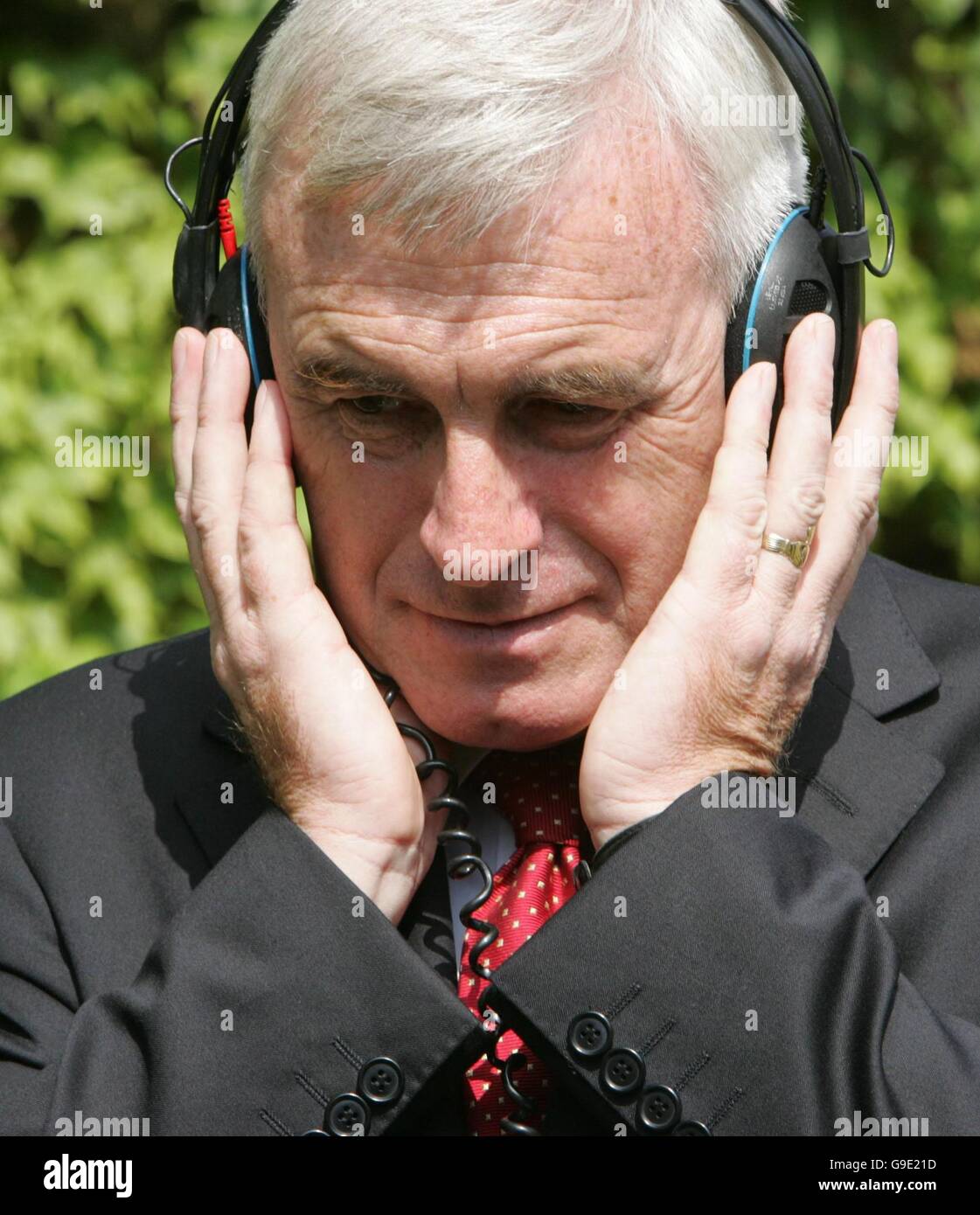 Left-wing Labour MP John McDonnell announces that he will challenge Gordon Brown for the leadership of the Labour Party when Tony Blair quits. Stock Photo