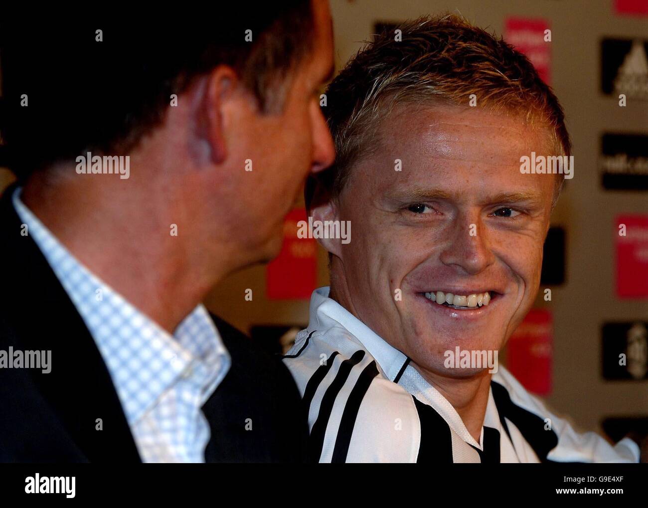 Newcastle United's new signing Damien Duff with manager Glenn Roeder during a press conference at St James' Park, Newcastle. Stock Photo