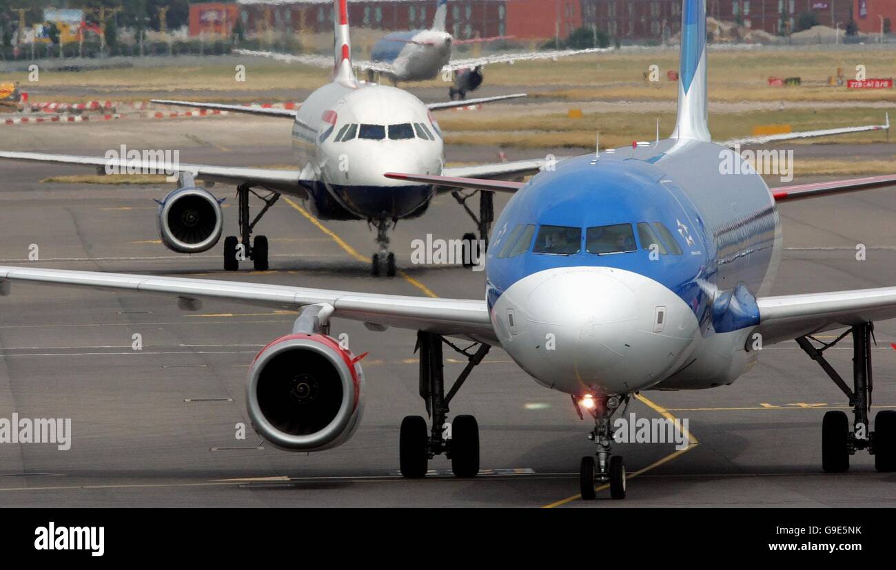 British Midland (BMI) and British Airways (BA) aircraft at Heathrow ...