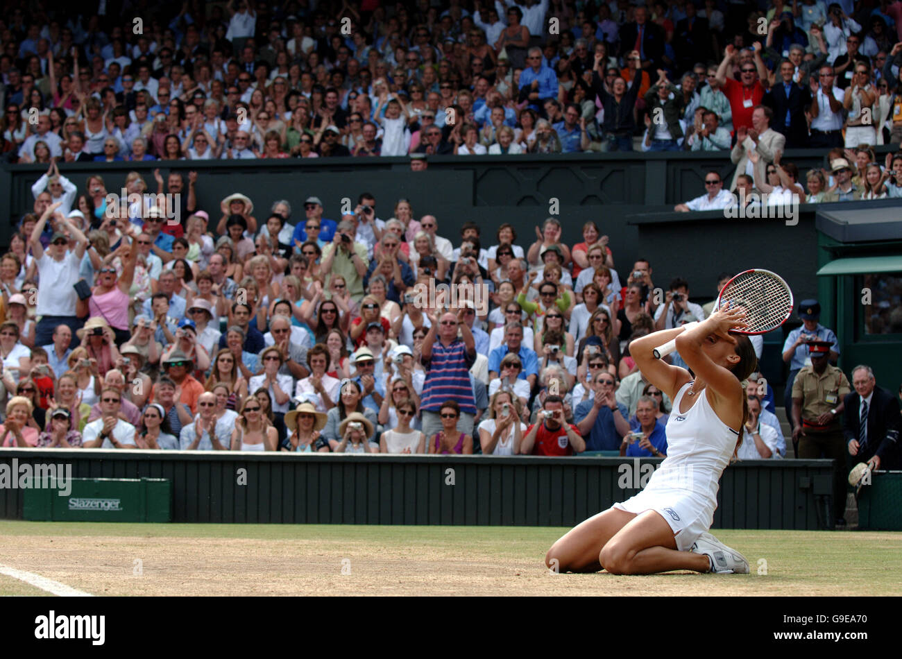 Tennis - Wimbledon Championships 2006 - Women's Singles Final - Justine Henin-Hardenne v Amelie Mauresmo - All England Club Stock Photo