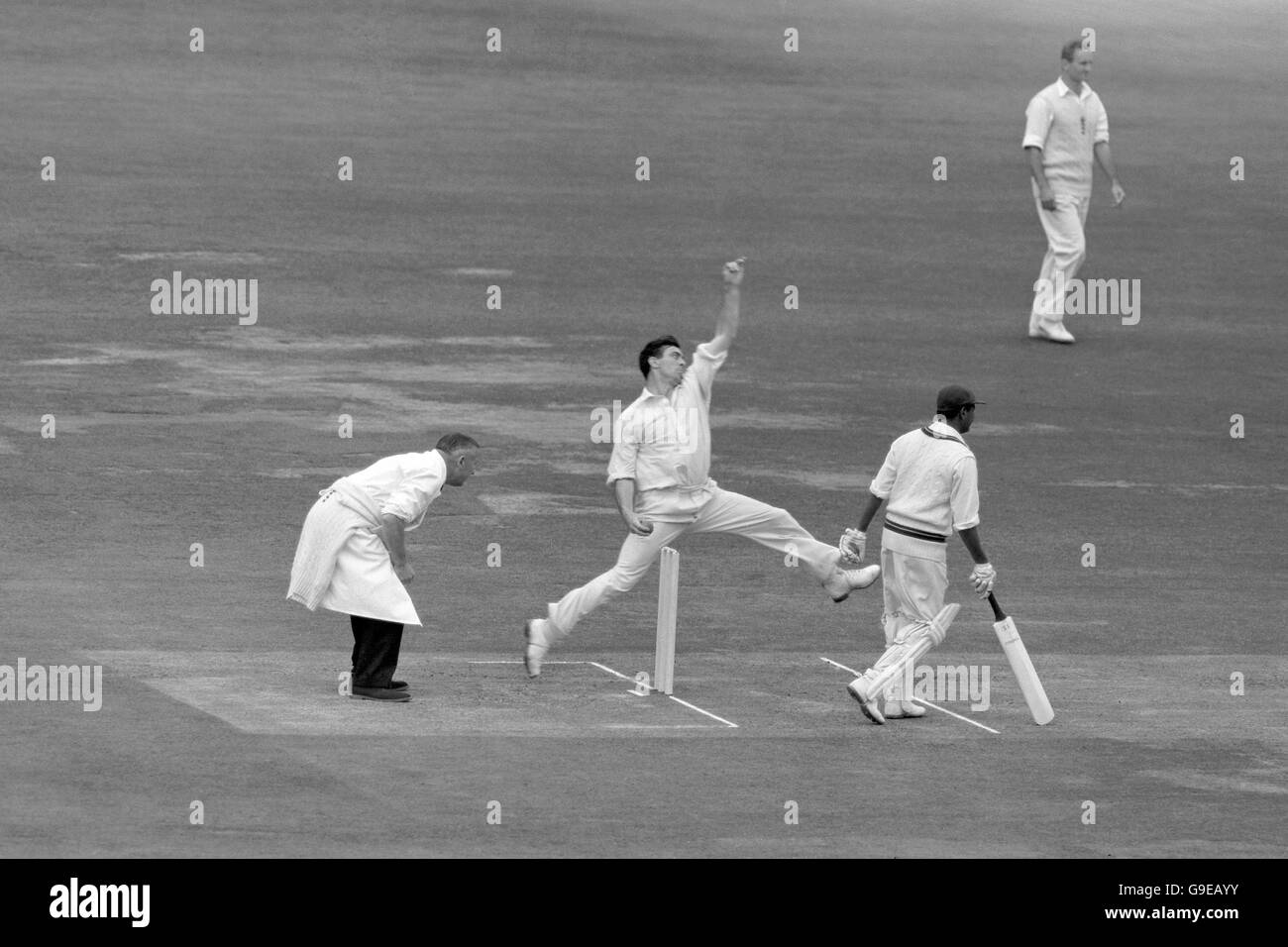 Cricket - The Wisden Trophy - Second Test - England v West Indies - Lord's - Second Day. England's Fred Trueman (c) bowling Stock Photo