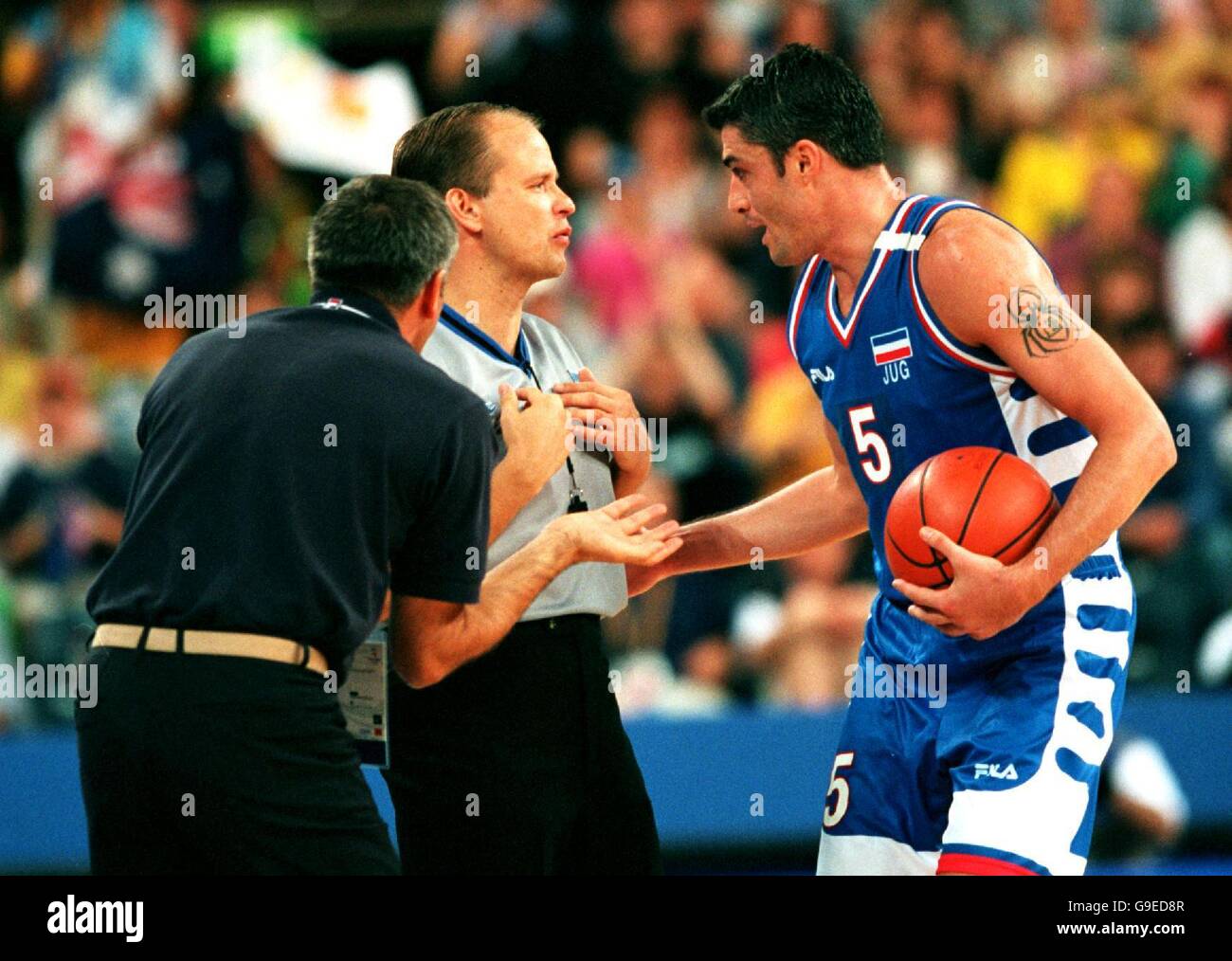 Sydney 2000 Olympics - Basketball - Australia v Yugoslavia Stock Photo ...