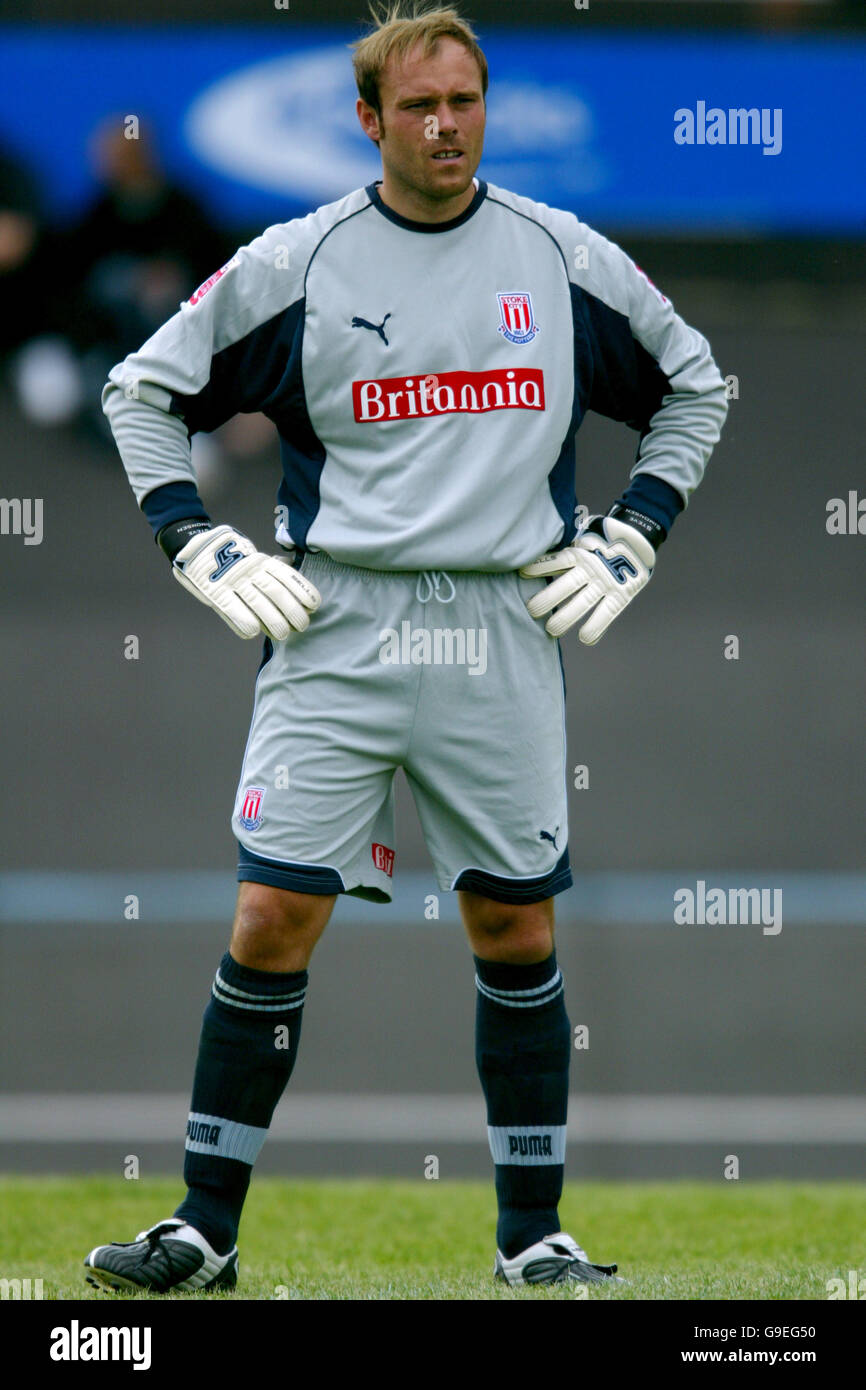 Stoke citys goalkeeper steve simonson hi-res stock photography and ...