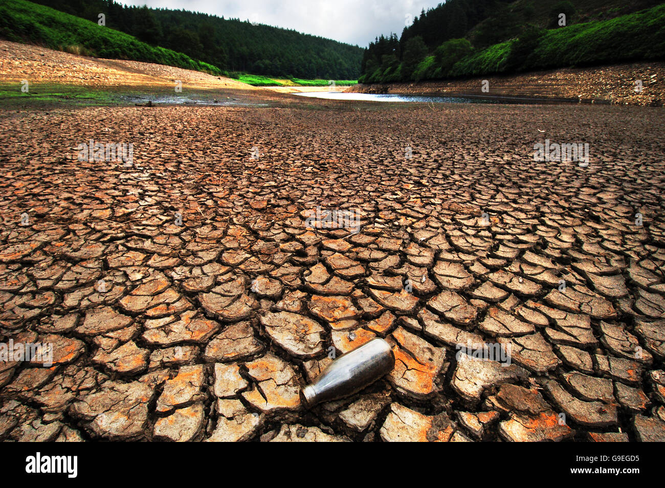 As the long hot summer continues, reservoirs such as Howden Reservoir, at the top of the Derwent Valley in the Peak District, begin to show cracks in the mud. Stock Photo